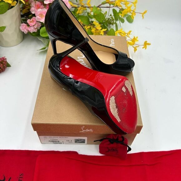 SOLD!!! Christian Louboutin new very Prive patent pumps size 35.5 made in Italy. - Picture 6 of 10